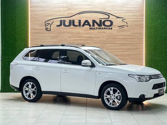 MITSUBISHI OUTLANDER 3.0 GT 4X4 V6 24V GASOLINA 4P AUTOMÁTICO MITSUBISHI OUTLANDER 3.0 GT 4X4 V6 24V GASOLINA 4P AUTOMÁTICO